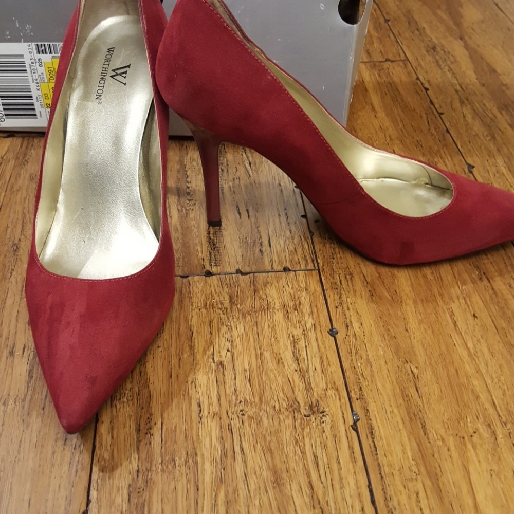 Worthington red closed toe high heel